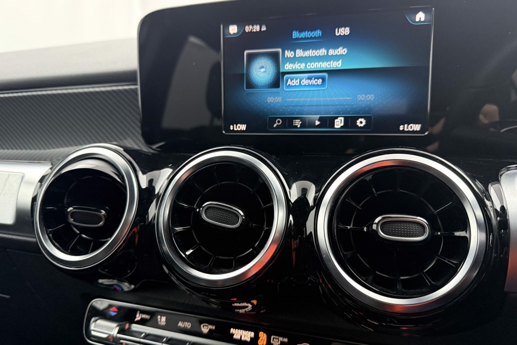 Mercedes-Benz GLB Amg Line Automatic Petrol SUV - Stock Number (1550576) - 12th supplementary image