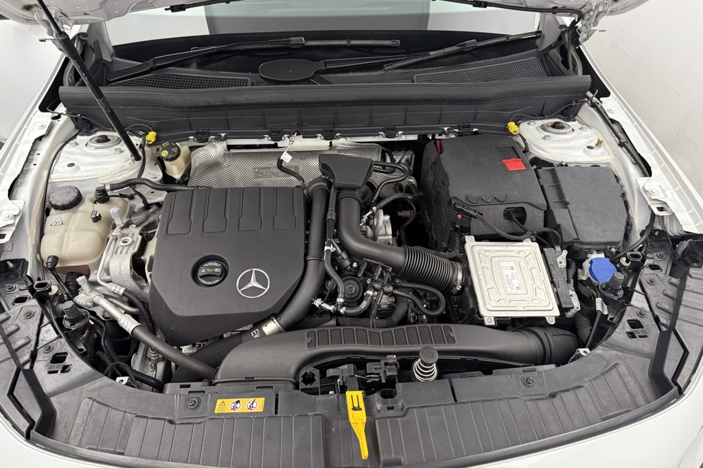 Mercedes-Benz GLB Amg Line Automatic Petrol SUV - Stock Number (1550576) - 37th supplementary image