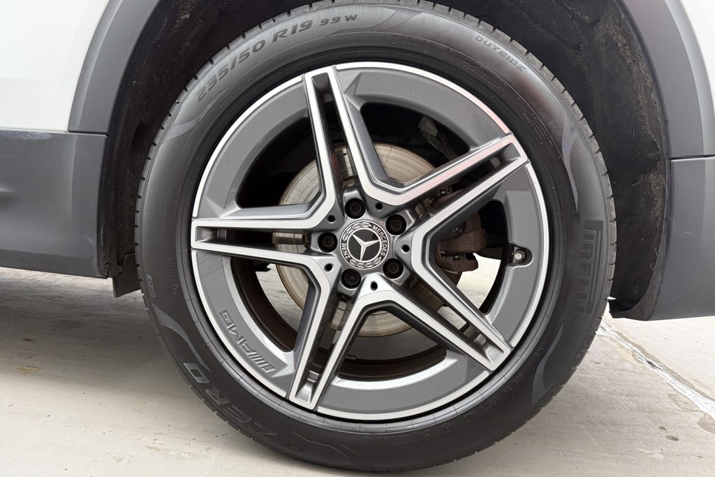 Mercedes-Benz GLB Amg Line Automatic Petrol SUV - Stock Number (1550576) - 40th supplementary image