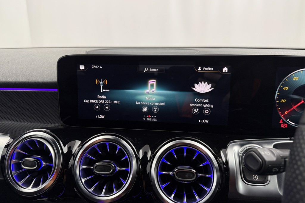 Mercedes-Benz GLB Amg Line Automatic Petrol SUV - Stock Number (1552738) - 7th supplementary image
