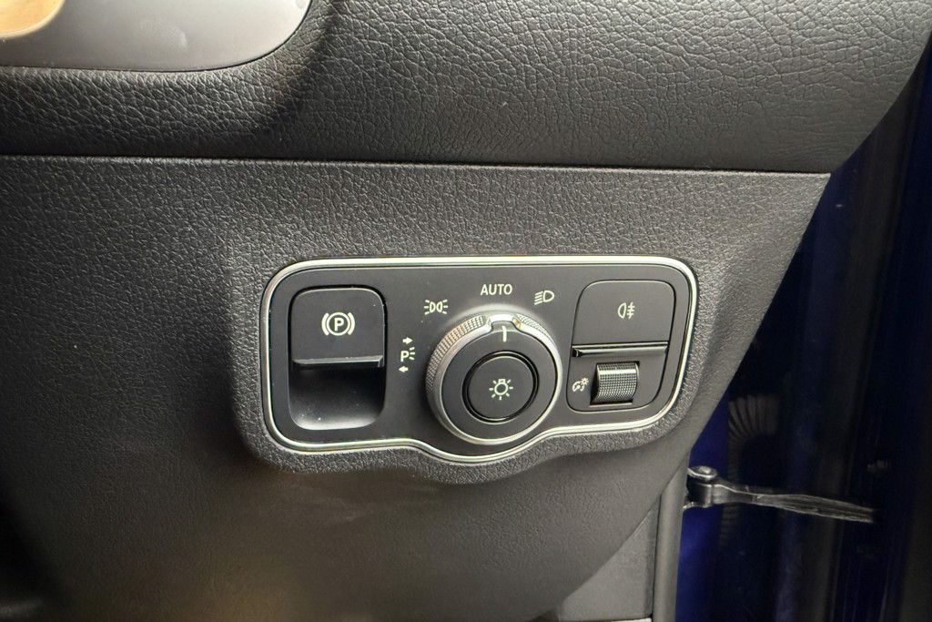 Mercedes-Benz GLB Amg Line Automatic Petrol SUV - Stock Number (1552738) - 14th supplementary image