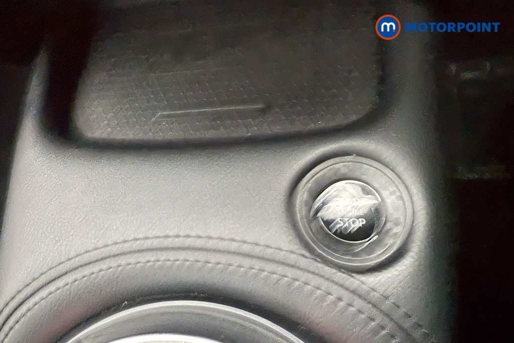 Nissan Juke N-Connecta Manual Petrol SUV - Stock Number (1553970) - 11th supplementary image