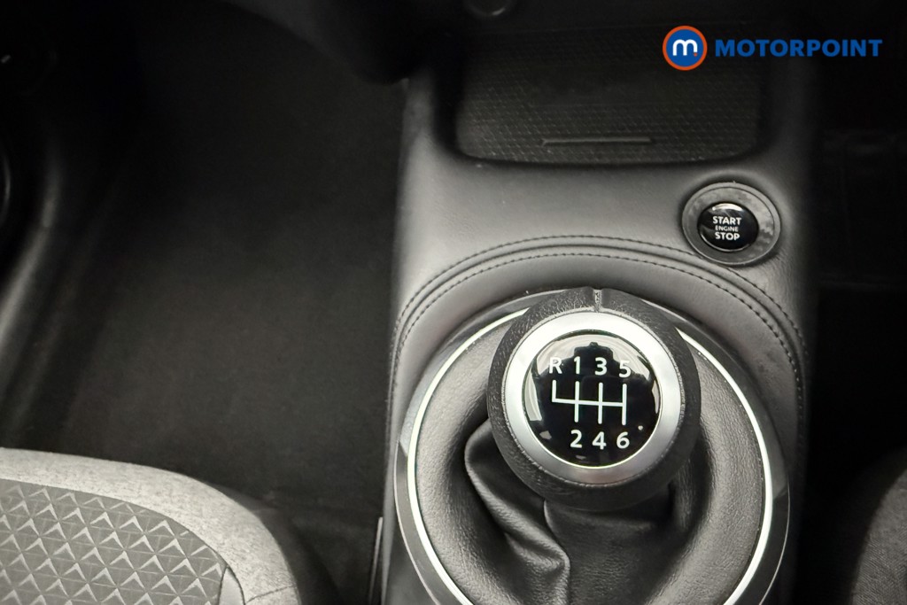 Nissan Juke N-Connecta Manual Petrol SUV - Stock Number (1553970) - 12th supplementary image