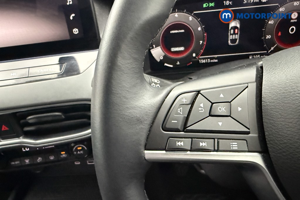 Nissan Juke N-Connecta Manual Petrol SUV - Stock Number (1553970) - 14th supplementary image