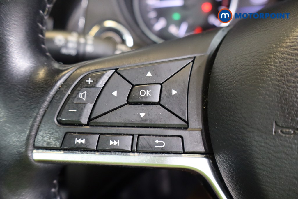 Nissan Qashqai N-Connecta Manual Diesel SUV - Stock Number (1554336) - 9th supplementary image