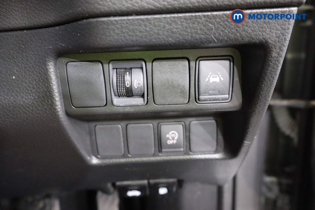 Nissan Qashqai N-Connecta Manual Diesel SUV - Stock Number (1554336) - 13th supplementary image