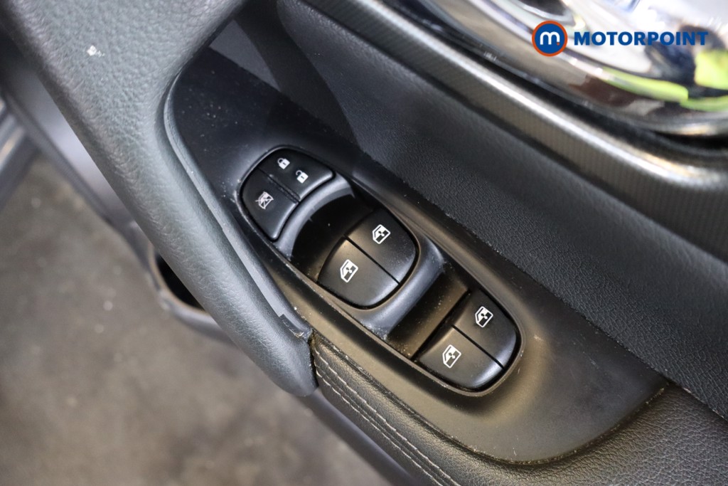 Nissan Qashqai N-Connecta Manual Diesel SUV - Stock Number (1554336) - 14th supplementary image