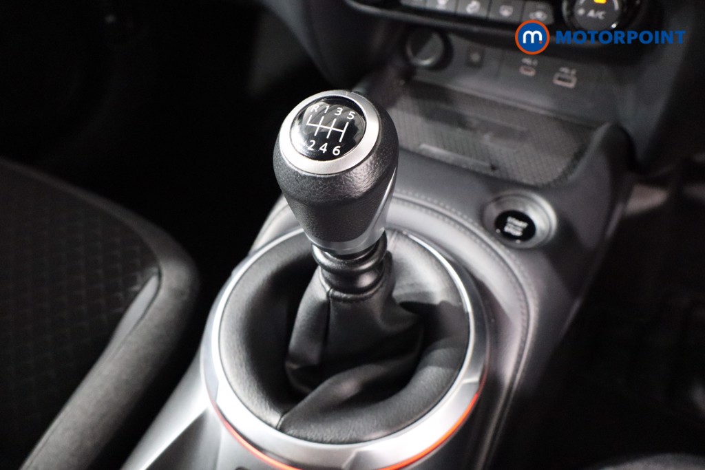 Nissan Juke N-Connecta Manual Petrol SUV - Stock Number (1554839) - 14th supplementary image
