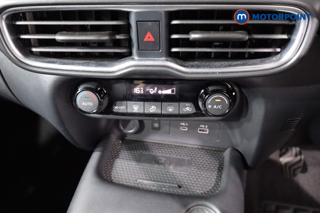 Nissan Juke N-Connecta Manual Petrol SUV - Stock Number (1554839) - 15th supplementary image