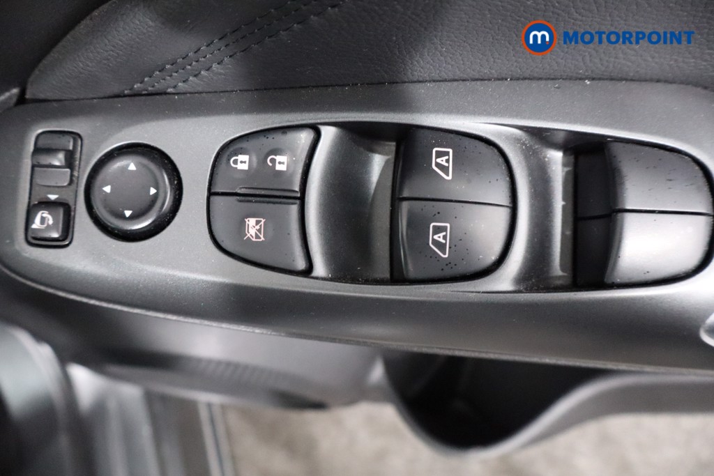 Nissan Juke N-Connecta Manual Petrol SUV - Stock Number (1554839) - 17th supplementary image