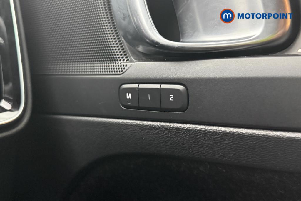 Volvo Xc40 R Design Pro Automatic Petrol SUV - Stock Number (1555748) - 18th supplementary image