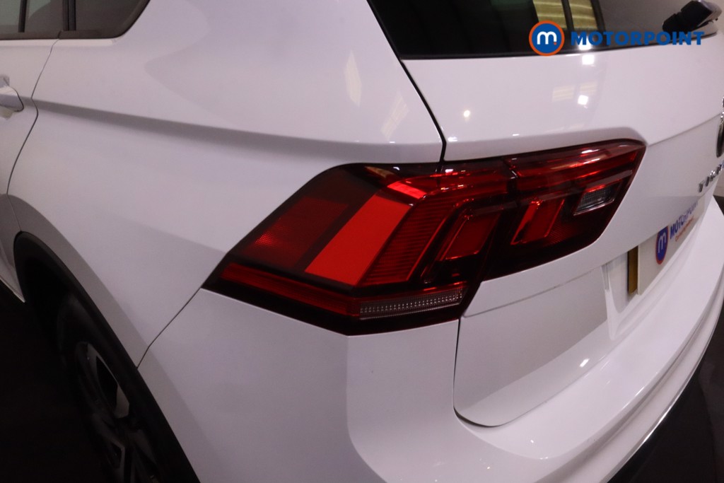 Volkswagen Tiguan Active Manual Petrol SUV - Stock Number (1557301) - 22nd supplementary image
