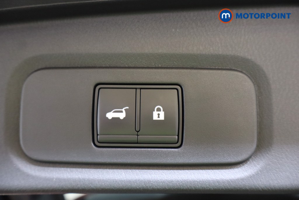 Nissan Qashqai Tekna Manual Petrol SUV - Stock Number (1557746) - 23rd supplementary image