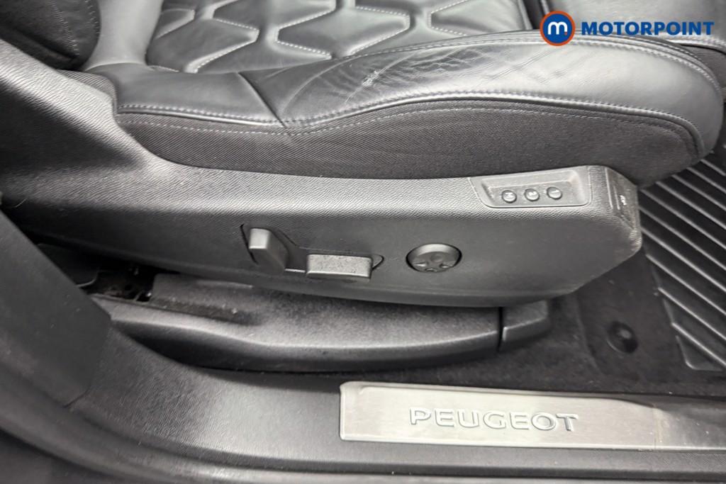 Peugeot 3008 GT Manual Diesel SUV - Stock Number (1560112) - 17th supplementary image