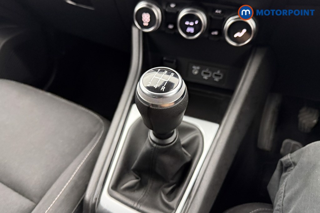 Renault Captur Iconic Manual Petrol SUV - Stock Number (1560751) - 11th supplementary image