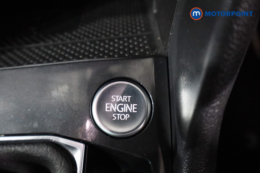 Volkswagen Tiguan Elegance Automatic Petrol Plug-In Hybrid SUV - Stock Number (1561075) - 13th supplementary image
