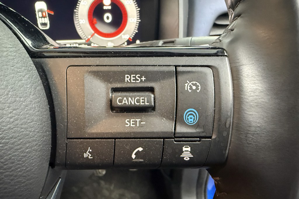 Nissan Qashqai Tekna Manual Petrol SUV - Stock Number (1543664) - 5th supplementary image