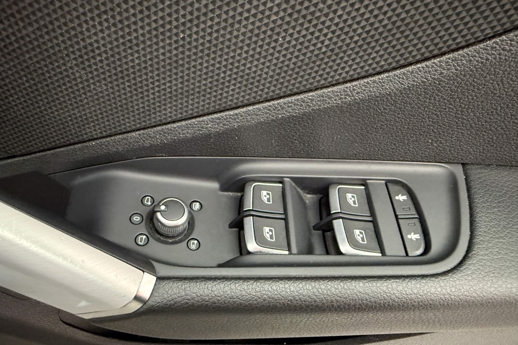 Audi Q2 Black Edition Manual Petrol SUV - Stock Number (1544946) - 20th supplementary image