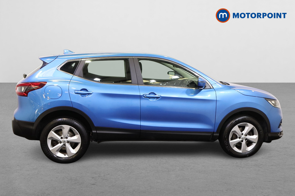 Nissan Qashqai Acenta Premium Automatic Diesel SUV - Stock Number (1554200) - Drivers side