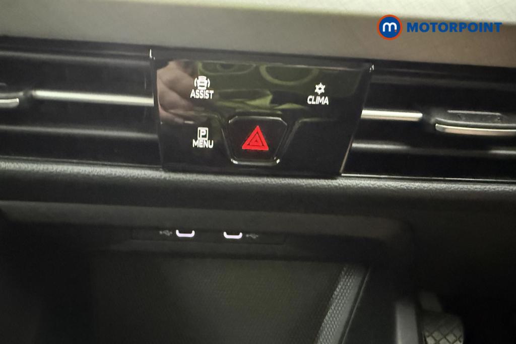 Volkswagen Golf Life Manual Petrol Hatchback - Stock Number (1555693) - 8th supplementary image