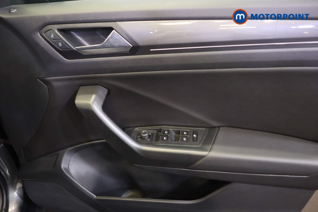 Volkswagen T-Roc R-Line Manual Petrol SUV - Stock Number (1556275) - 7th supplementary image