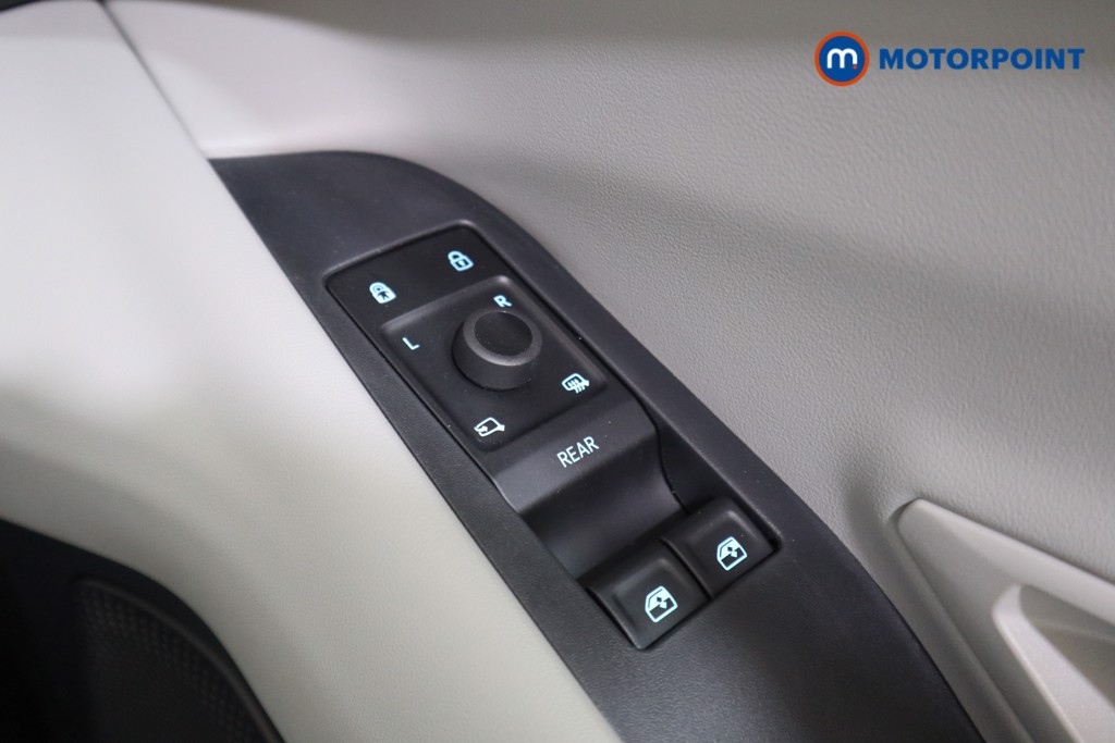 Ford Explorer Select Automatic Electric SUV - Stock Number (1557492) - 8th supplementary image