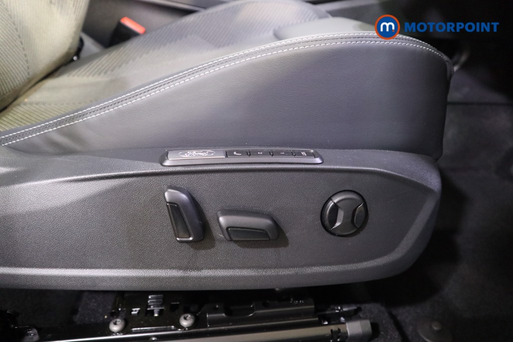 Ford Explorer Select Automatic Electric SUV - Stock Number (1557492) - 9th supplementary image