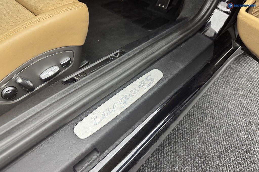 Porsche 911 S Automatic Petrol Coupe - Stock Number (1557874) - 9th supplementary image