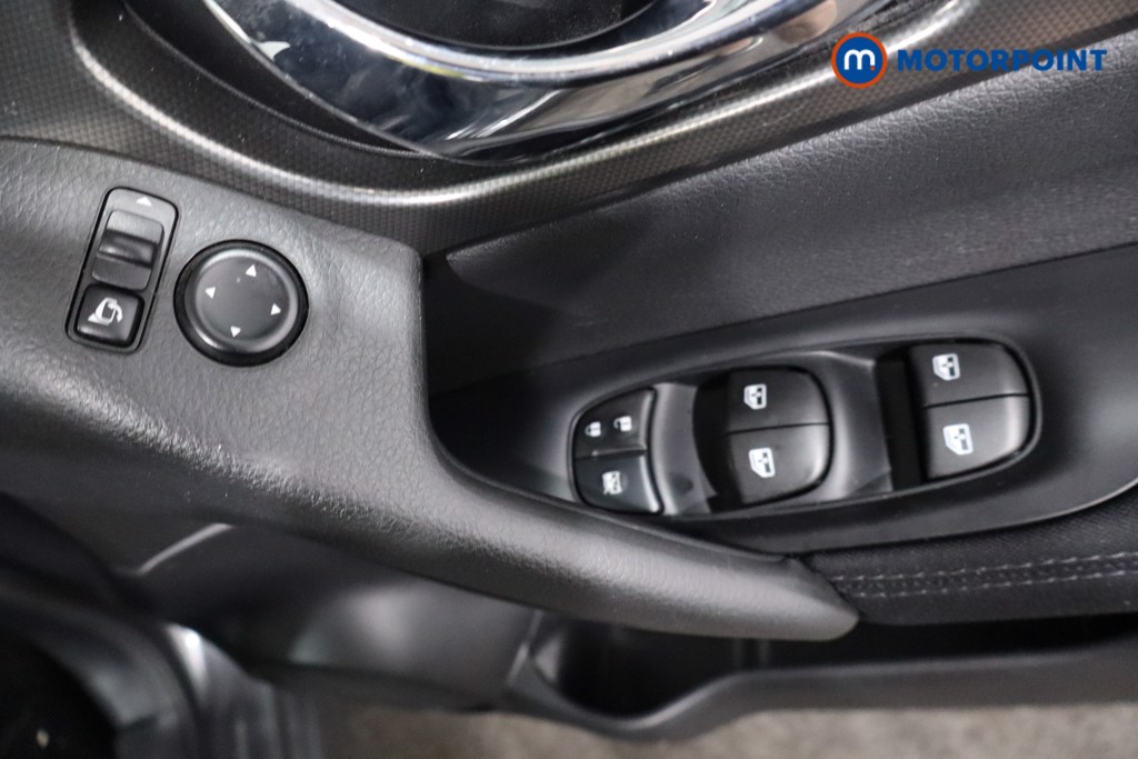 Nissan Qashqai N-Connecta Manual Petrol SUV - Stock Number (1560369) - 16th supplementary image