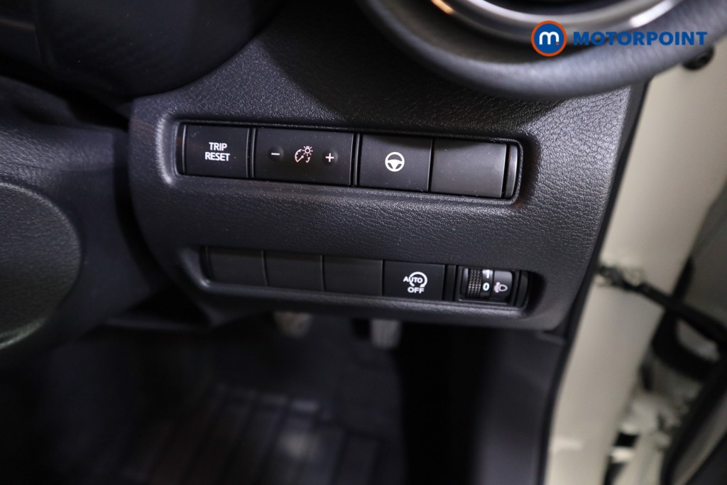 Nissan Juke Tekna Manual Petrol SUV - Stock Number (1561158) - 9th supplementary image