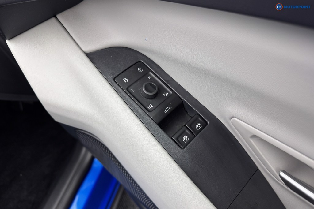 Ford Explorer Select Automatic Electric SUV - Stock Number (1561366) - 15th supplementary image