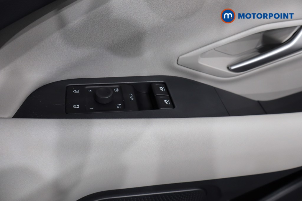 Ford Explorer Select Automatic Electric SUV - Stock Number (1561368) - 18th supplementary image