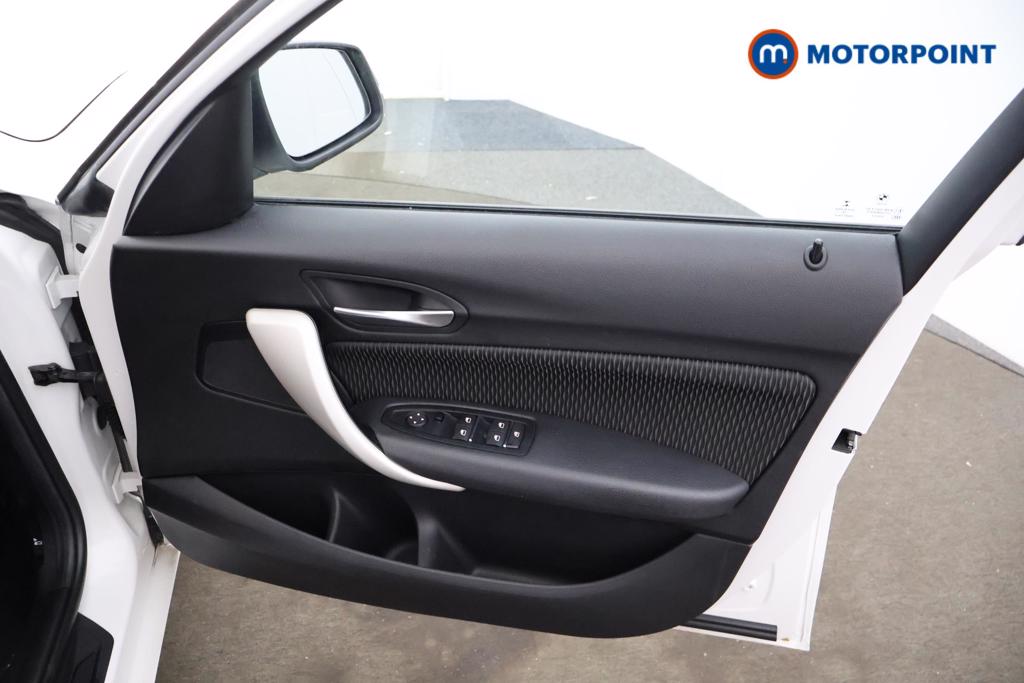 BMW 1 Series Se Business Automatic Petrol Hatchback - Stock Number (1553622) - 8th supplementary image