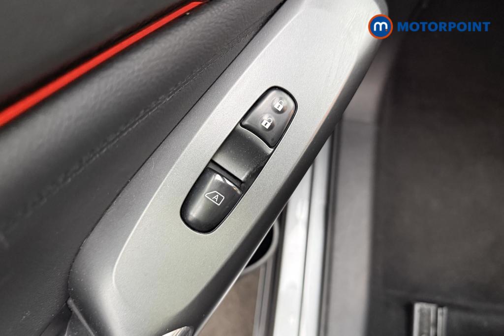 Nissan Juke N-Connecta Manual Petrol SUV - Stock Number (1553962) - 4th supplementary image