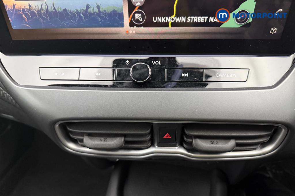Nissan Juke N-Connecta Manual Petrol SUV - Stock Number (1553962) - 14th supplementary image