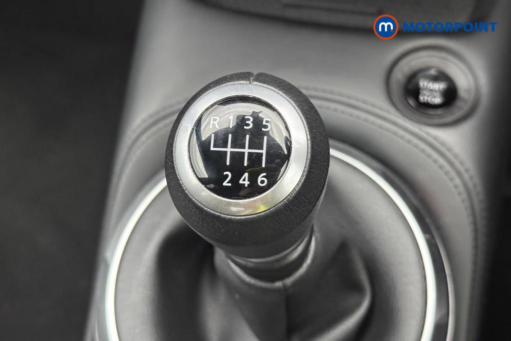 Nissan Juke N-Connecta Manual Petrol SUV - Stock Number (1553962) - 16th supplementary image