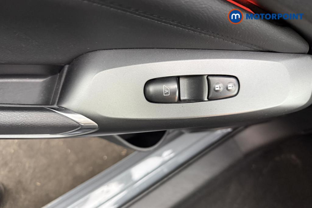 Nissan Juke N-Connecta Manual Petrol SUV - Stock Number (1553965) - 4th supplementary image
