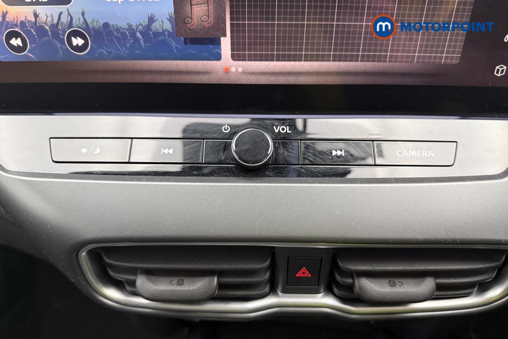 Nissan Juke N-Connecta Manual Petrol SUV - Stock Number (1553965) - 14th supplementary image