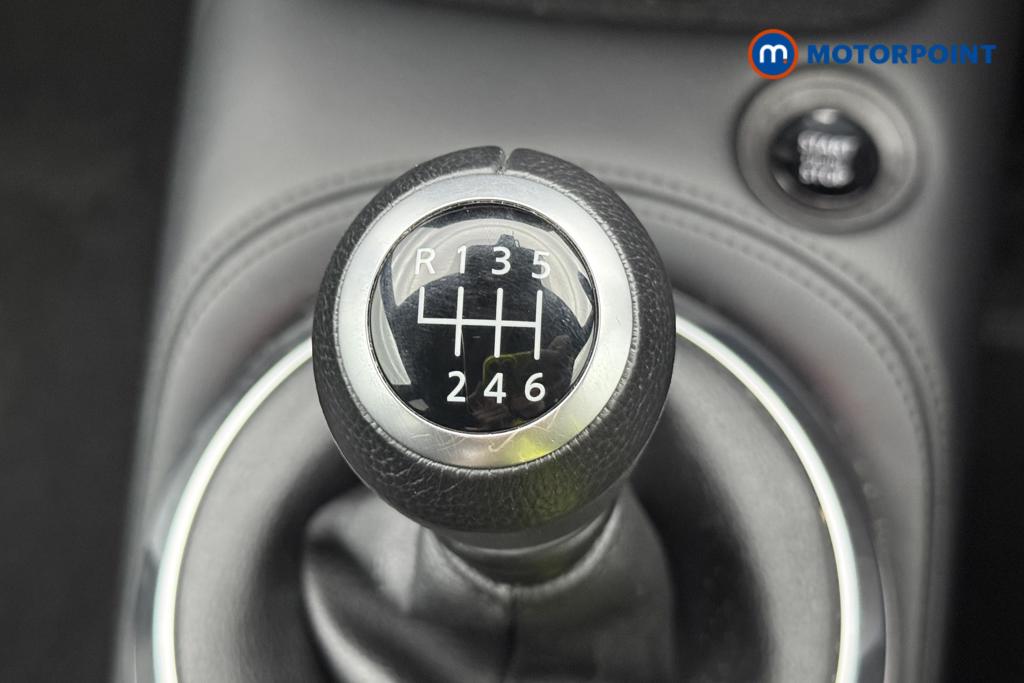 Nissan Juke N-Connecta Manual Petrol SUV - Stock Number (1553965) - 17th supplementary image