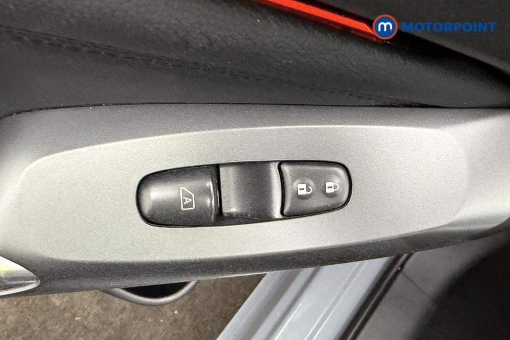 Nissan Juke N-Connecta Manual Petrol SUV - Stock Number (1553967) - 4th supplementary image