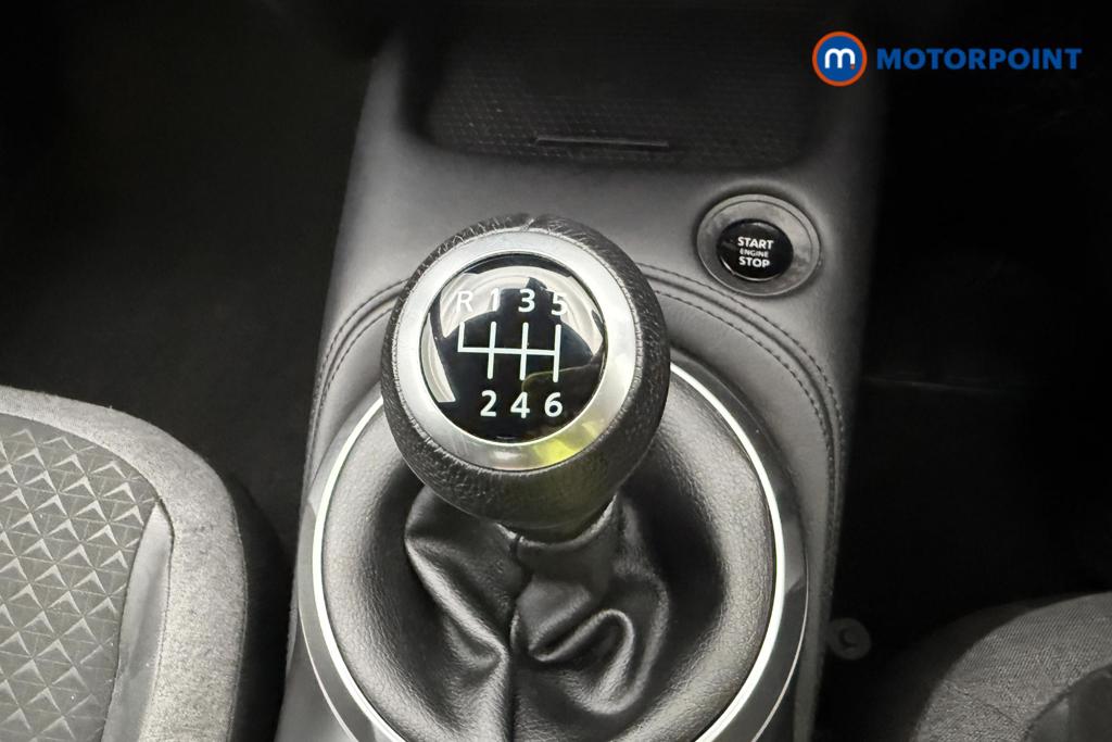 Nissan Juke N-Connecta Manual Petrol SUV - Stock Number (1553967) - 17th supplementary image