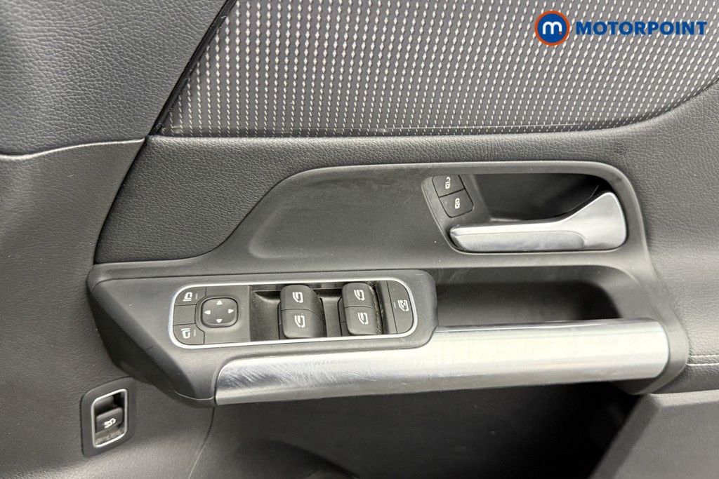 Mercedes-Benz B Class Sport Manual Petrol Hatchback - Stock Number (1554997) - 15th supplementary image