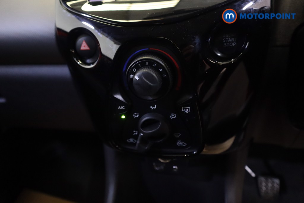Peugeot 108 Allure Manual Petrol Hatchback - Stock Number (1555309) - 5th supplementary image