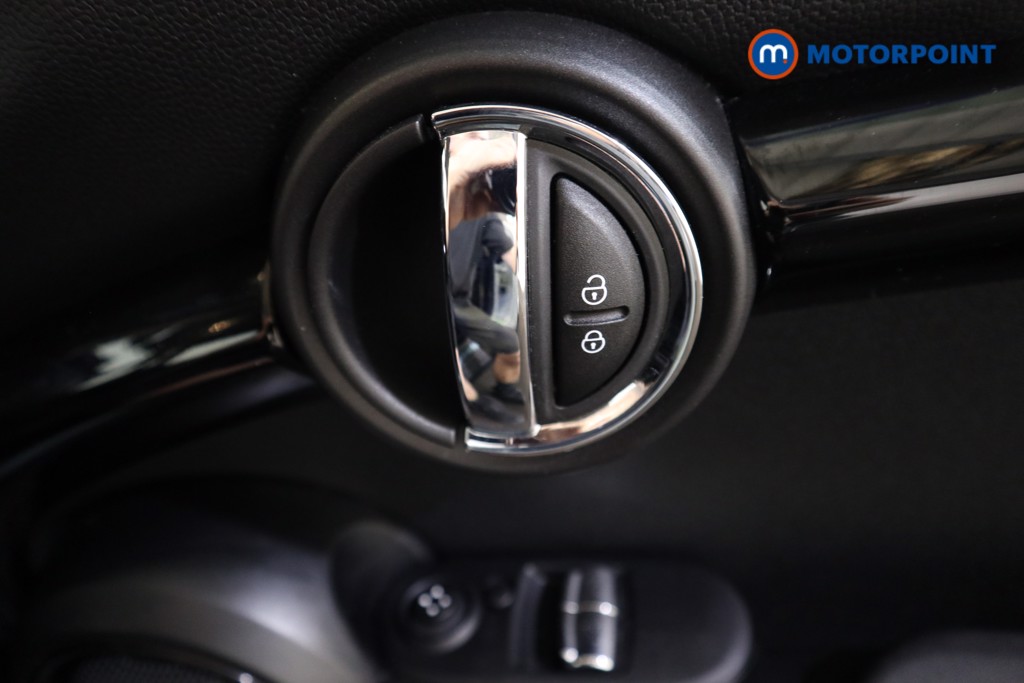 Mini Hatchback Cooper Classic Manual Petrol Hatchback - Stock Number (1558401) - 12th supplementary image