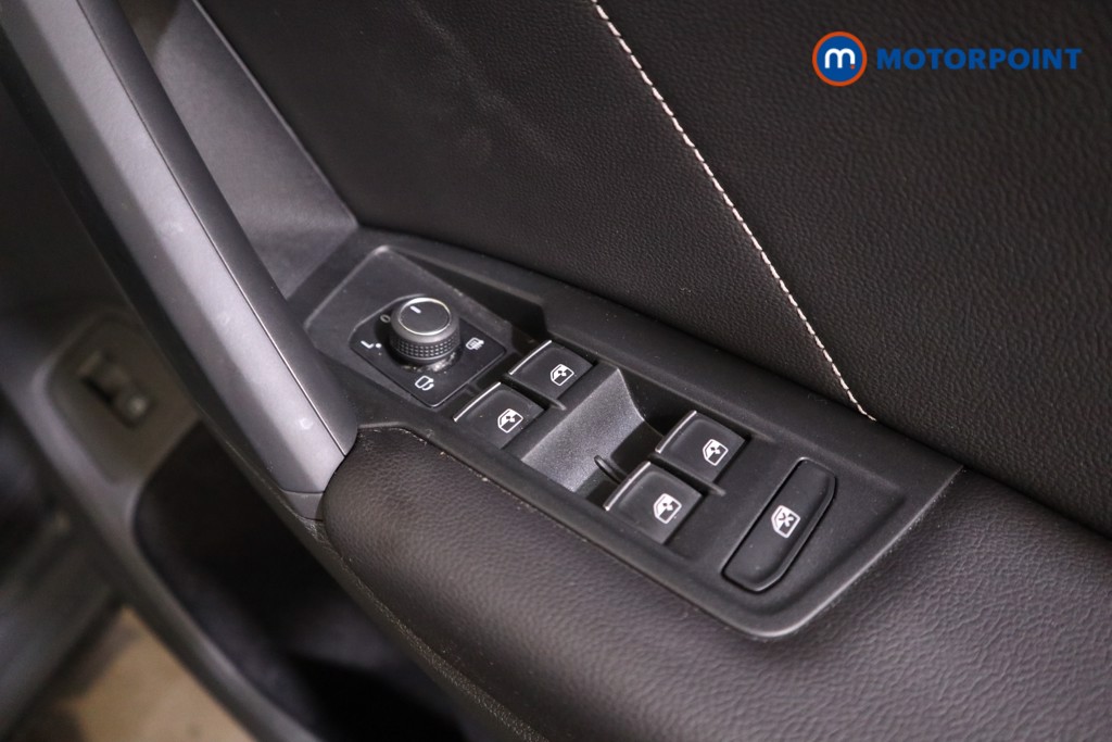 Volkswagen Tiguan Black Edition Automatic Petrol Plug-In Hybrid SUV - Stock Number (1559485) - 12th supplementary image