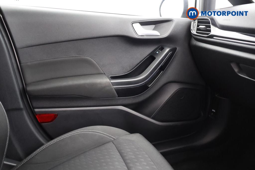 Ford Fiesta Zetec Manual Petrol Hatchback - Stock Number (1560048) - 7th supplementary image