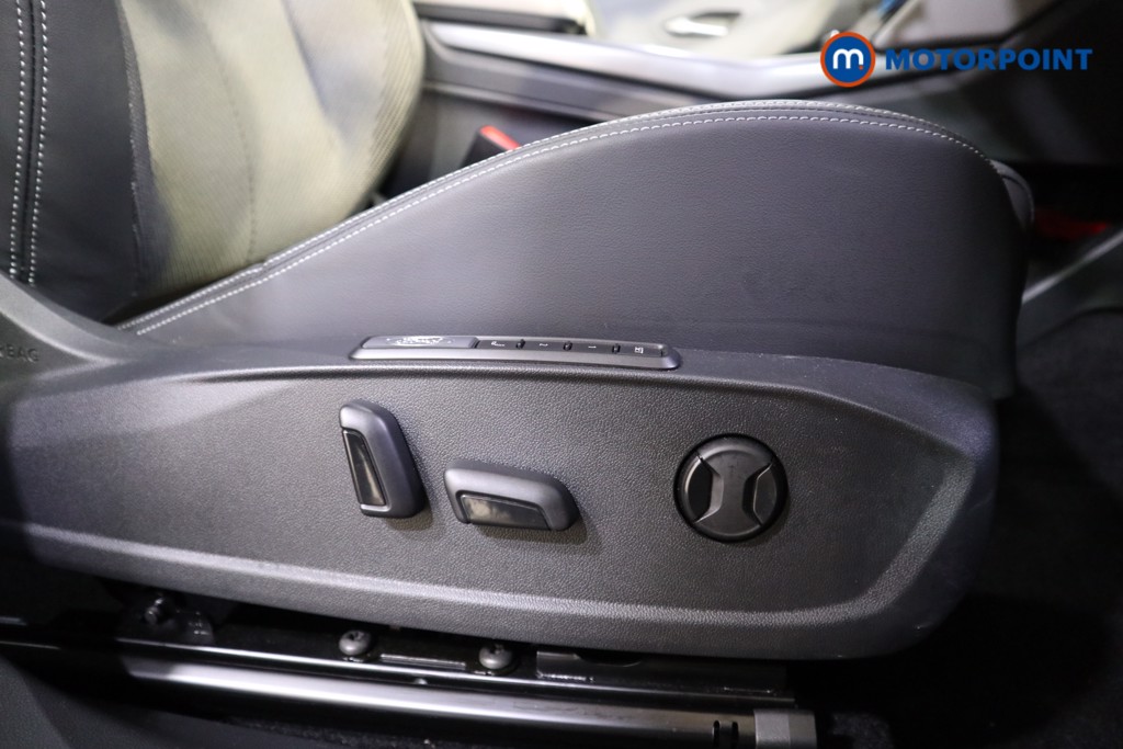 Ford Explorer Select Automatic Electric SUV - Stock Number (1561354) - 9th supplementary image