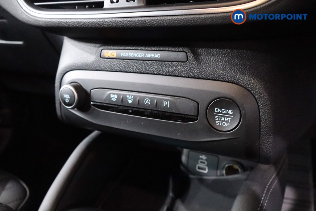 Ford Focus Active Vignale Manual Petrol-Electric Hybrid Hatchback - Stock Number (1561522) - 14th supplementary image