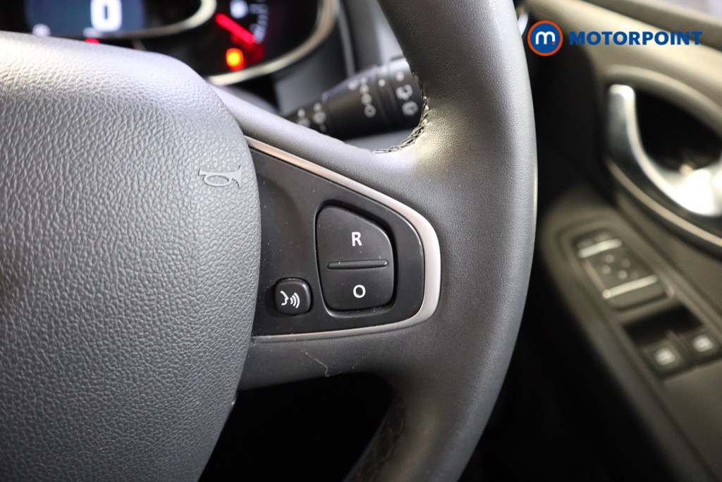 Renault Clio Iconic Manual Petrol Hatchback - Stock Number (1554461) - 4th supplementary image