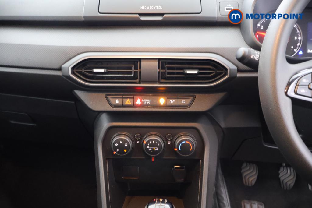 Dacia Sandero Essential Manual Petrol Hatchback - Stock Number (1554865) - 5th supplementary image